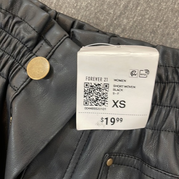 Shorts - Picture 3 of 3